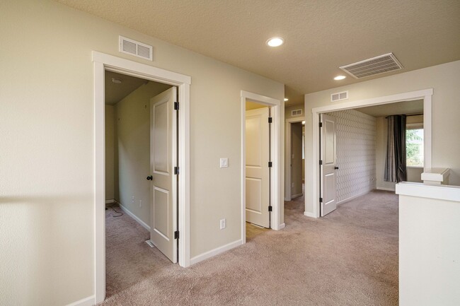 Building Photo - March Move In Special $500 Off Move In Fee...