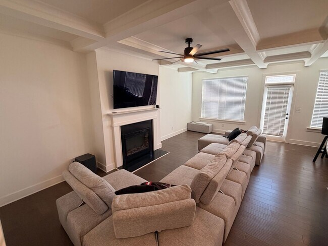 Building Photo - 2221 Flying Spur Dr