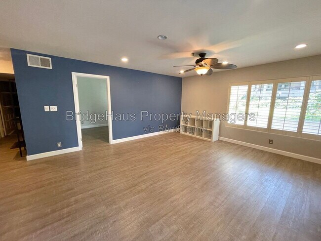 Building Photo - 5765 Friars Rd