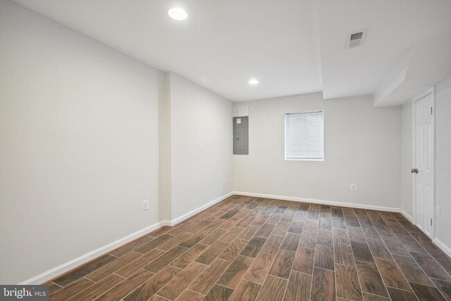 Building Photo - 5817 Greentree Rd