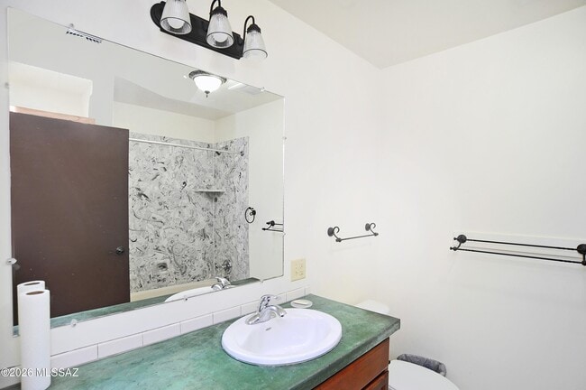 Building Photo - 1040 E Halcyon Rd