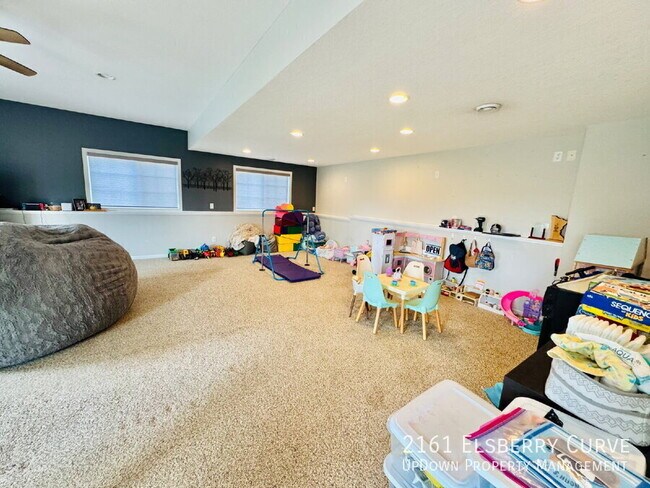 Building Photo - 2161 Elsberry Curv