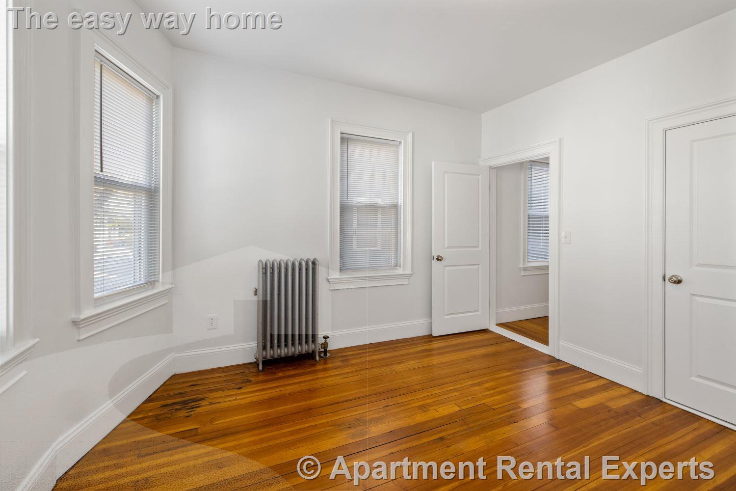 Building Photo - 122 Columbia St