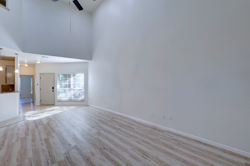 Building Photo - 10302 Buffum St