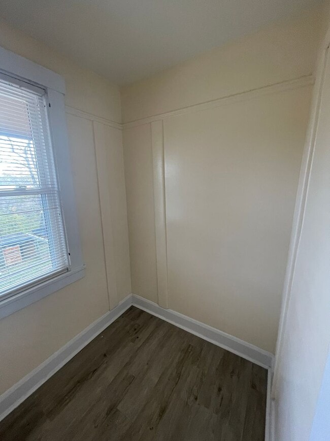 Building Photo - 825 N 6th St