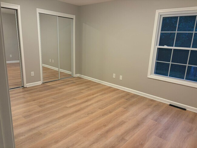 Building Photo - 11910 N Forest Dr