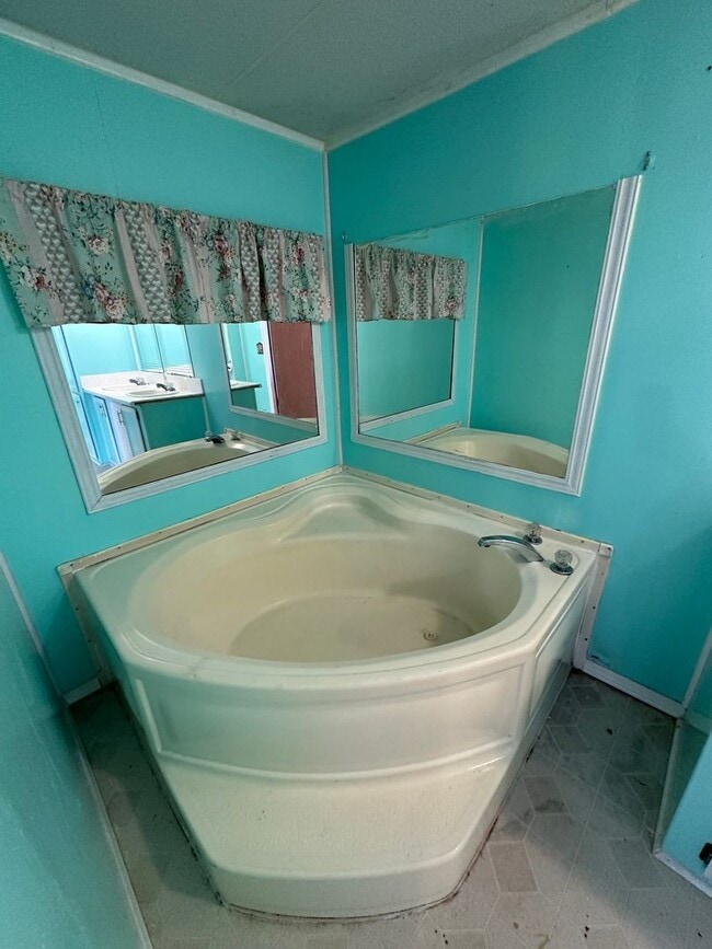Building Photo - Owner financing only