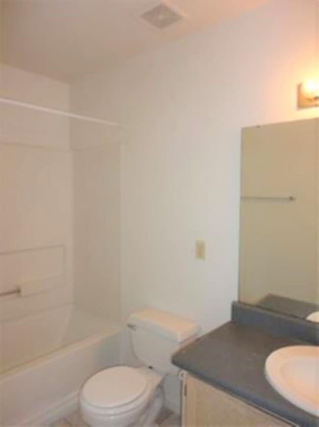 Building Photo - 215 Dixie Dr