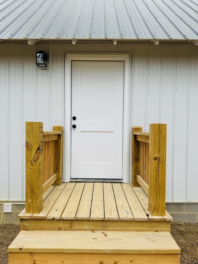 Building Photo - 221 Sheffield Dr