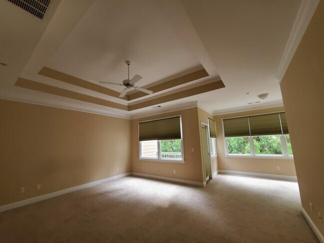 Building Photo - 1044 Emory Parc Pl