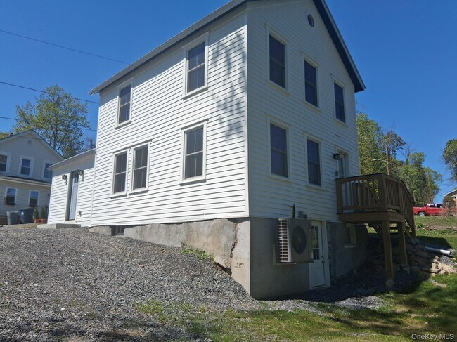 Building Photo - 11 Cedar St