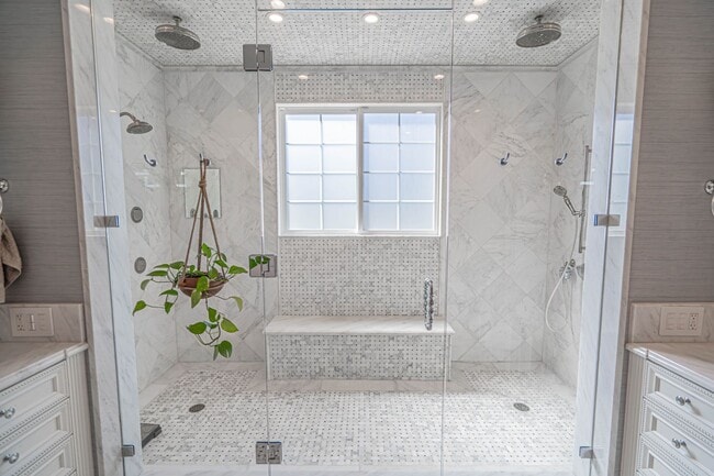 Building Photo - Spectacular 5-Bedroom Home with Private Po...