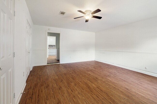 Building Photo - Spacious 3/2 home in South Austin