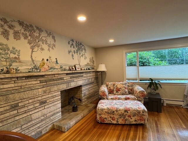 Living room4 - 6 Reservoir Ave