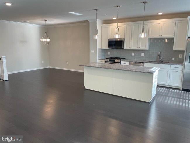 Building Photo - 23275 Milltown Knoll Square