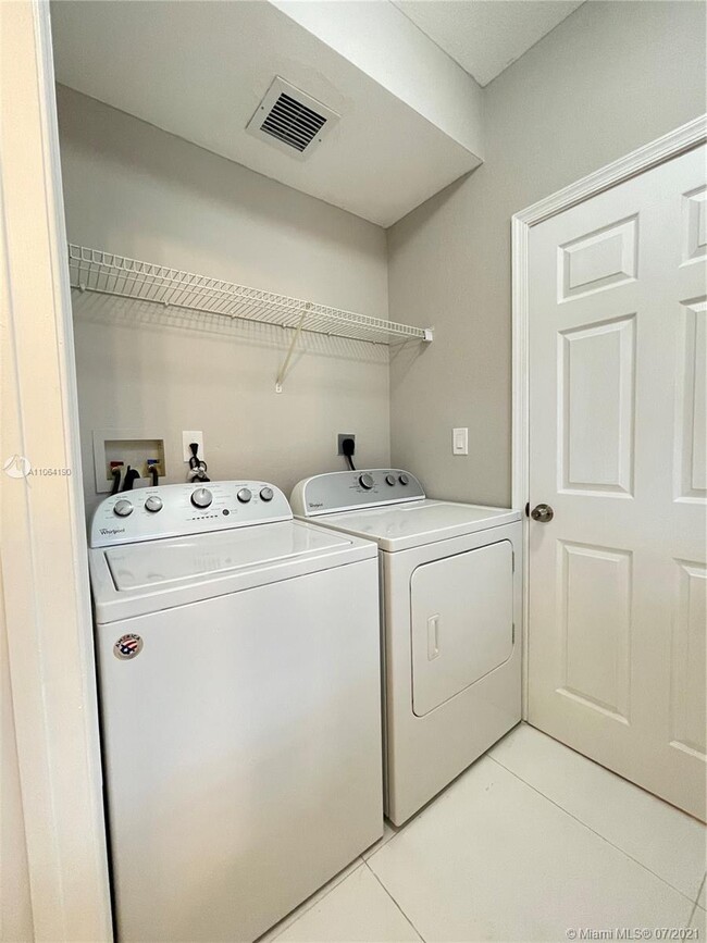 Building Photo - 6524 Hidden Cove Dr