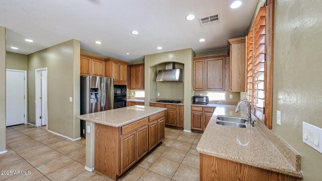 Building Photo - 7015 W Southgate Ave