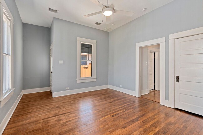 Building Photo - 925 Lamar St