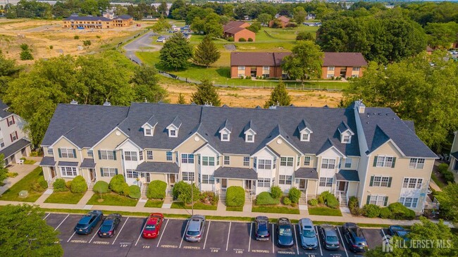 Building Photo - 908 Blossom Cir