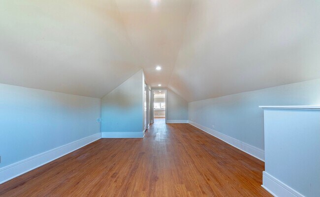 Building Photo - 4931 S Wolcott Ave