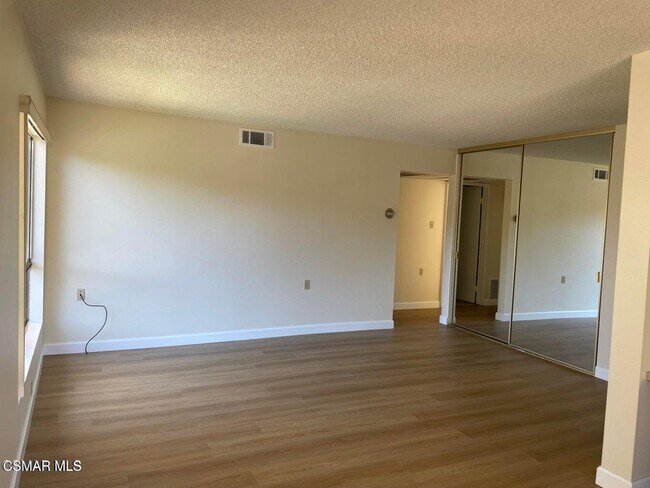 Building Photo - 286 Oak Leaf Dr