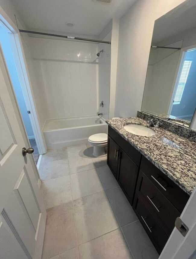 Building Photo - "Charming 3-Bed Townhouse with 2.5 Baths in St. Cloud's Serene Burrowing Owl Loop!"