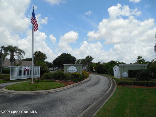 Building Photo - 5272 Outlook Dr