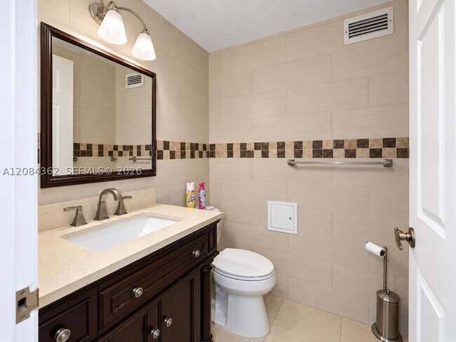 Building Photo - 2501 S Ocean Dr