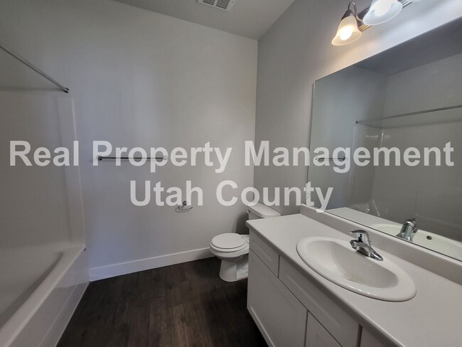 Building Photo - Small Pet Friendly Lehi Condo