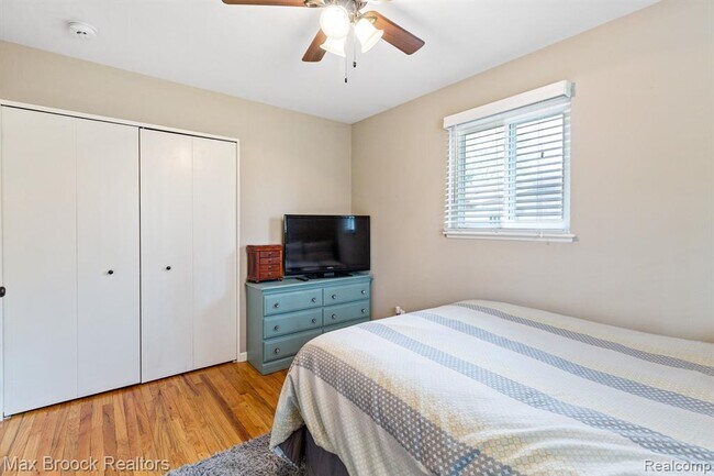 Building Photo - 3818 Edgeland Ave