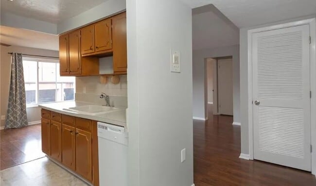 Building Photo - 22081 River Oaks Dr