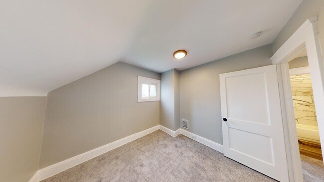 Building Photo - Old Brooklyn Area - 3 Bedroom Single Famil...