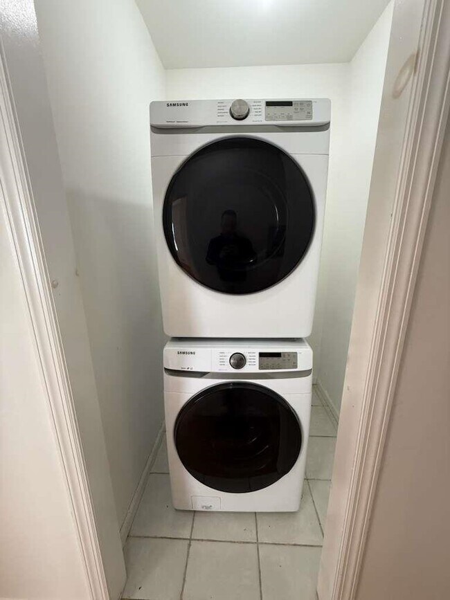 Building Photo - 33 Nelson Ave