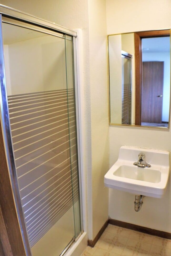 Building Photo - $1,450 | 3 Bedroom, 2.5 Bathroom Town Home...