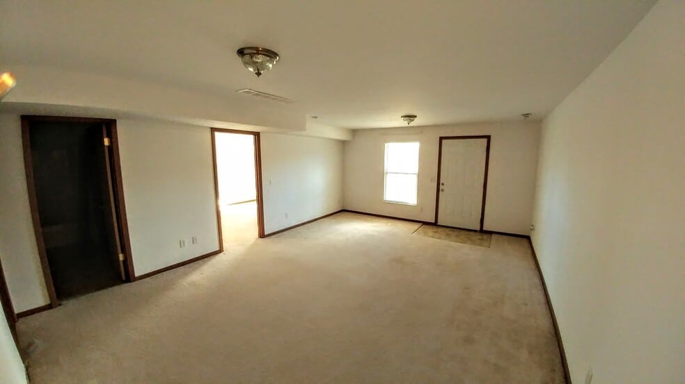 Building Photo - 5602 Valley View Dr