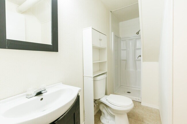 Building Photo - Spacious Backhouse Near Texas Tech, and Medical Centers!!