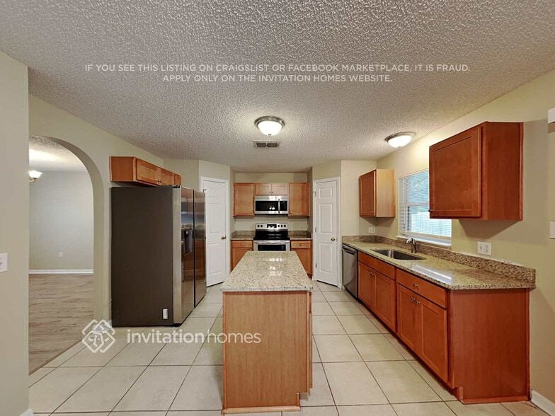 Building Photo - 843 Vanderbilt Dr