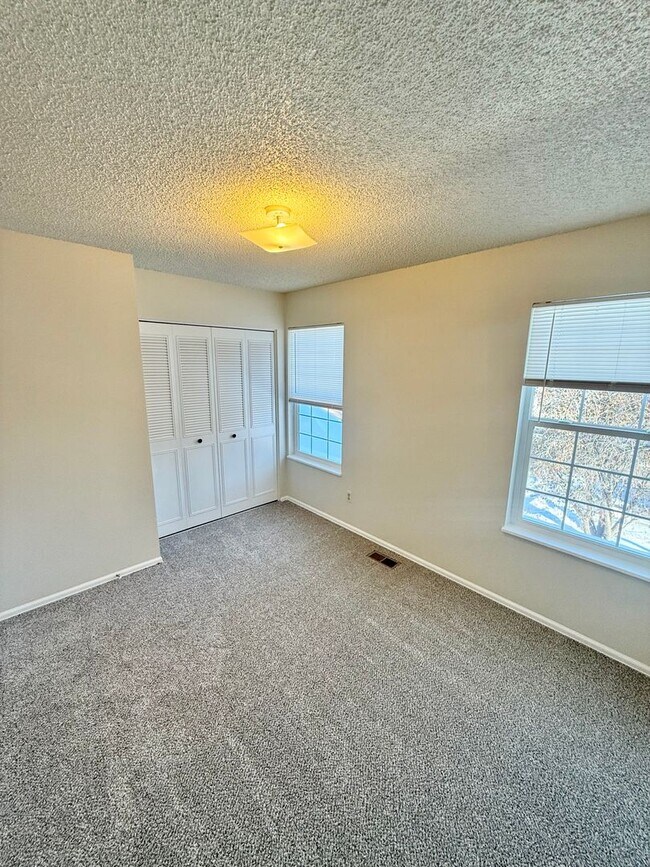 Building Photo - Beautiful Home on Picket for Rent!