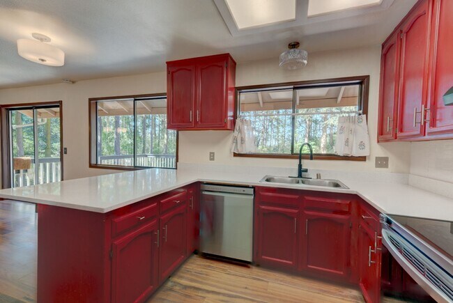 Building Photo - 1638 Fern Pl