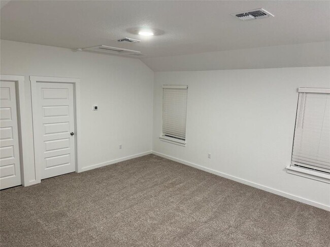 Building Photo - 204 James River Dr