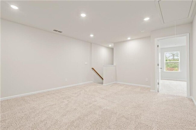 Building Photo - Spacious 3BR Townhome in Lawrenceville