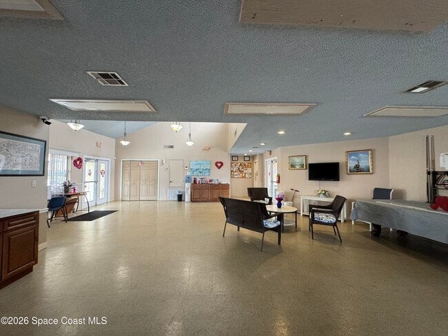 Building Photo - 1471 Sheafe Ave NE