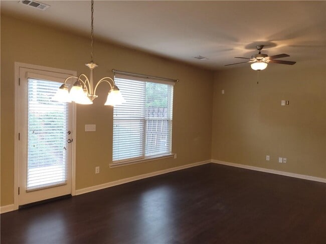 Building Photo - 1525 Landmark Ln