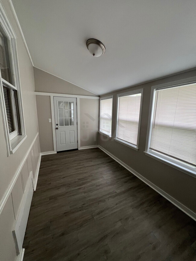 Building Photo - 28273 Schram St