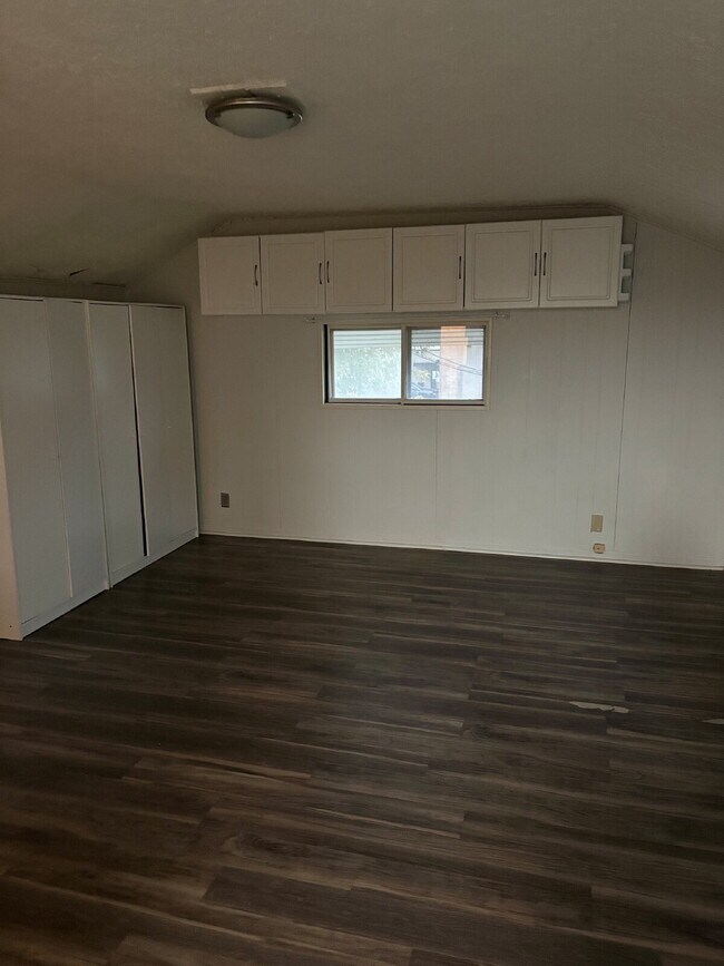 Building Photo - 1177 Chapin Ave