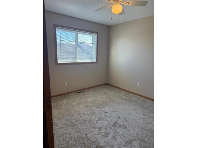 Building Photo - 6886 Meadow Grass Ln S