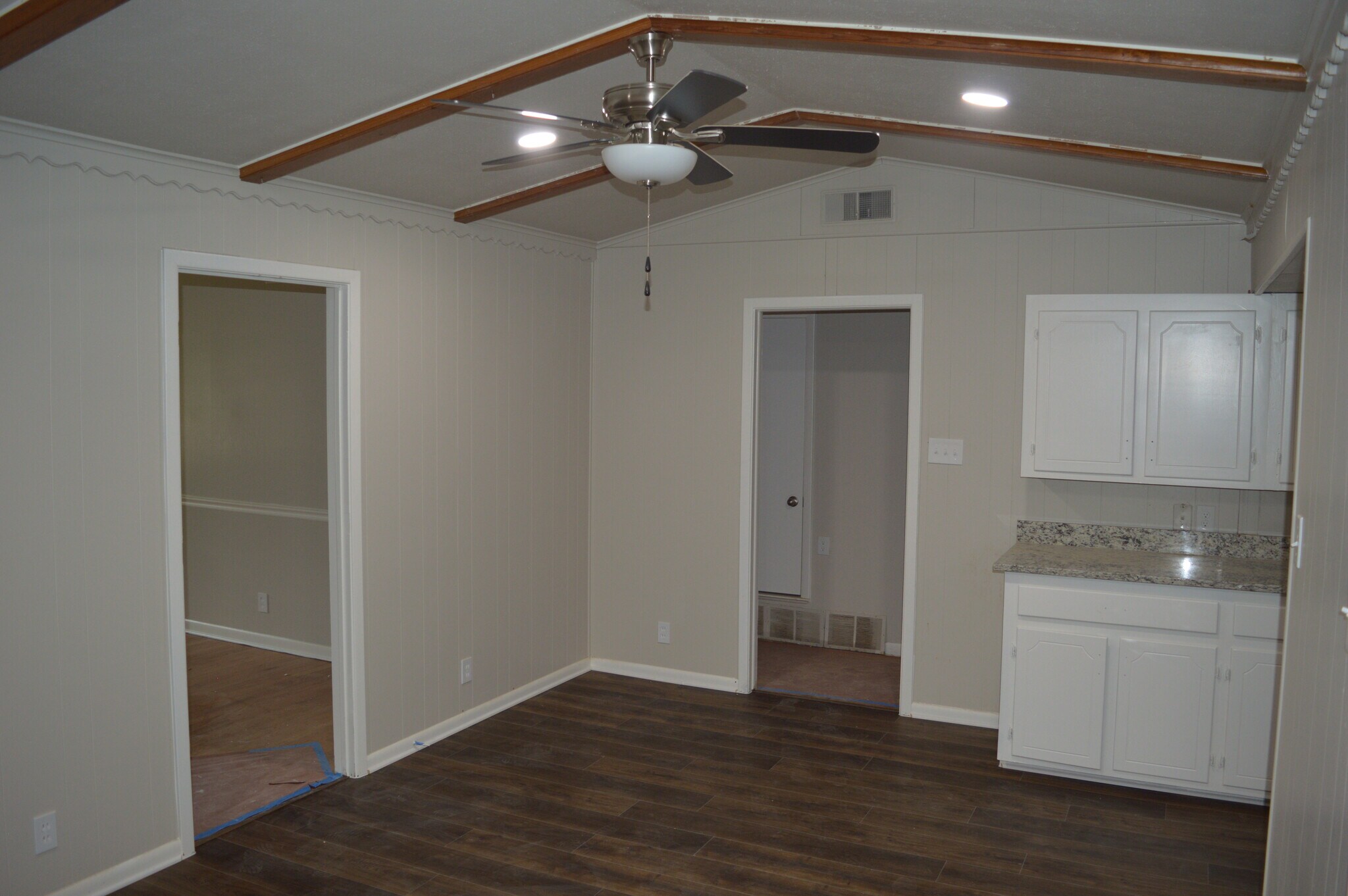 Breakfast/dining room. Front room to left, kitchen to right - 544 Willowood Ln