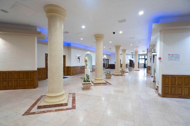 Building Photo - 3725 S Ocean Dr