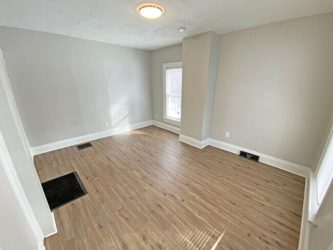 Building Photo - Burkhardt Home : **MOVE-IN SPECIAL: 100% O...