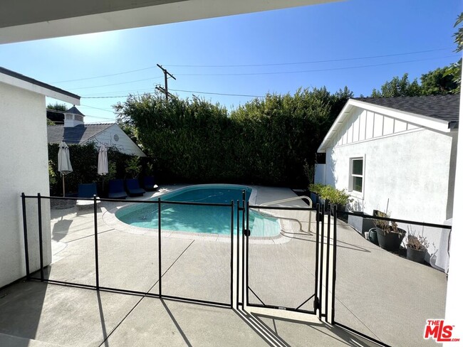 Building Photo - 4321 Greenbush Ave